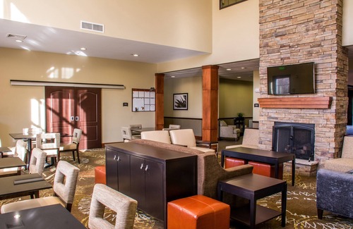 Schererville Apartment | Business-Friendly Hotel with Pool, Gym & Free Breakfast