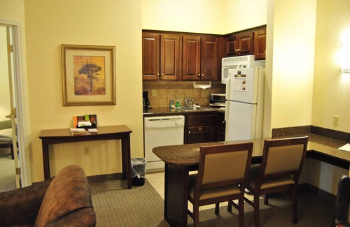 Okemos Condo | Convenient Hotel with Free Breakfast Near Michigan State