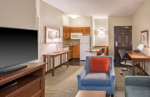 Independence Condo | Enjoy Outdoor Pool & Free Breakfast for Your Next Getaway!
