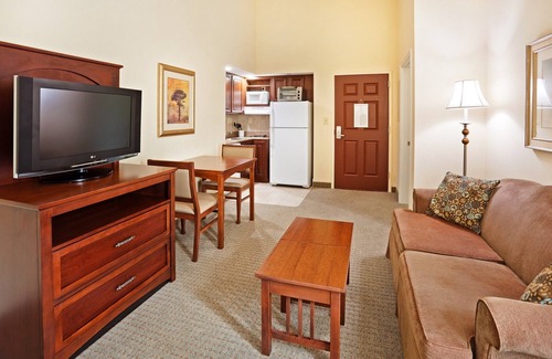 Oak Ridge Condo | Top-Rated Hotel with Pool, Gym & Free Breakfast Near UT Arboretum
