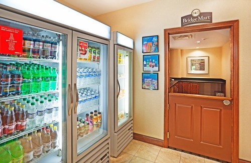 Oak Ridge Condo | Top-Rated Hotel with Pool, Gym & Free Breakfast Near UT Arboretum