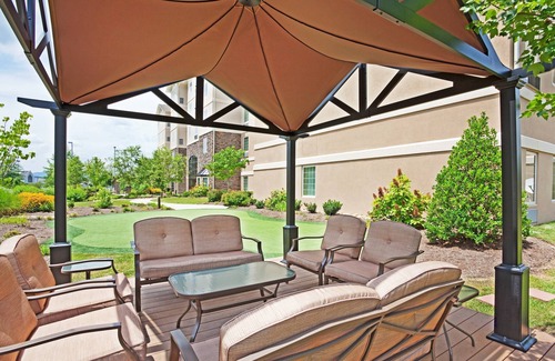 Oak Ridge Condo | Top-Rated Hotel with Pool, Gym & Free Breakfast Near UT Arboretum