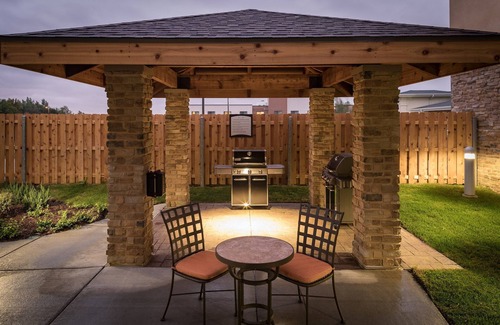 West Omaha Apartment | Top-Rated Hotel with Pool, Hot Tub & Free Breakfast