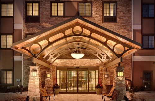 Omaha Condo | Enjoy Free Breakfast and Pool Access on Your Next Getaway!