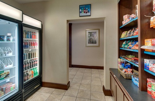 Grant Creek Apartment | Start Your Day with Free Breakfast & Enjoy the Pool!