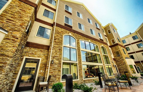 Minot Apartment | Enjoy Free Breakfast, Pool & Gym for Business Travelers