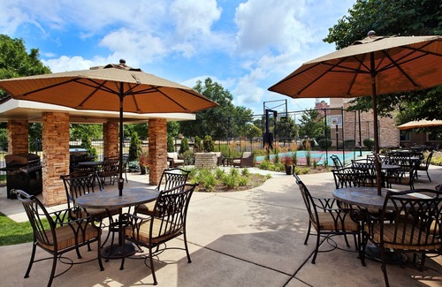 Peoria Condo | Comfortable Stay with Pool, Hot Tub & Free Breakfast!