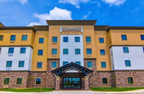 Lafayette Condo | Enjoy Free Breakfast & Pool, Just 5 Miles to Purdue!