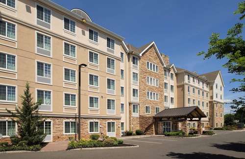 North Brunswick Apartment | Enjoy Free Breakfast, Pool & Hot Tub Near Rutgers University