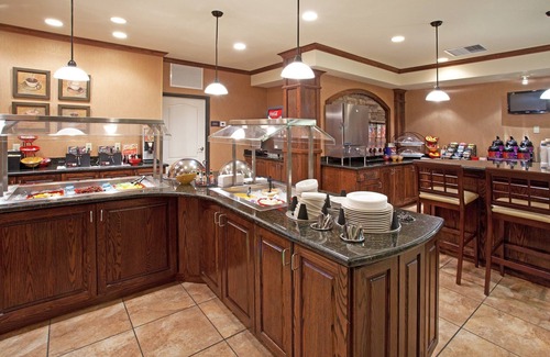 West Valley City Condo | Guest Rated: Enjoy Breakfast Buffet & Relaxing Hot Tub