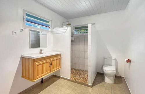 Tiahura House | Free canoës King Bed - Fare Mihiau