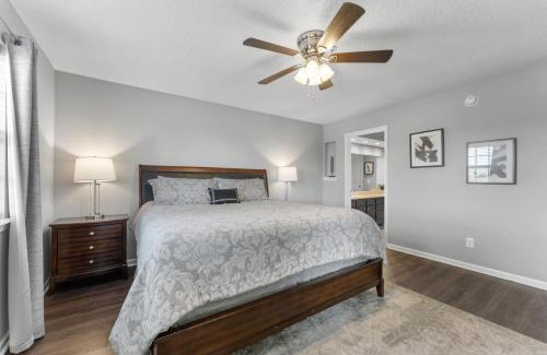 Branson House | Explore Free Attractions Near 4-Star Hotel with Pools