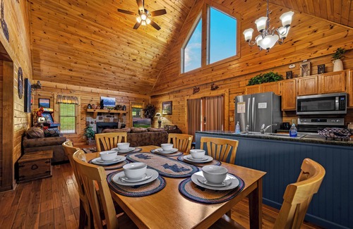 Sevierville Cabin | Free Dollywood Tix/HotTub/Dog Friendly/A+ Location