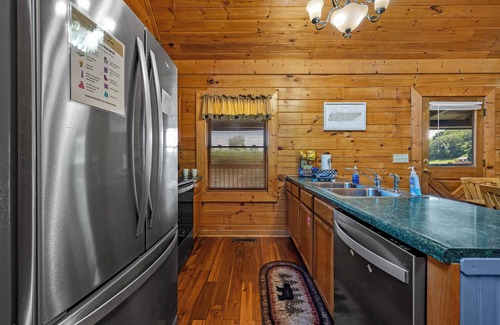 Sevierville Cabin | Free Dollywood Tix/HotTub/Dog Friendly/A+ Location