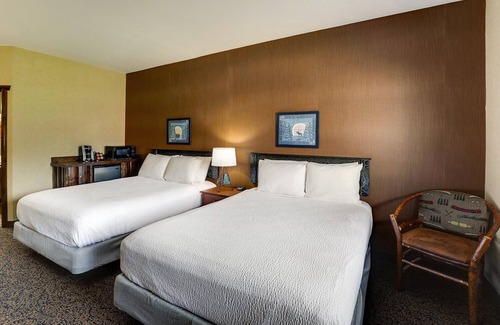 Columbia Hotel | Enjoy Free Breakfast at Deluxe Double Beds in Stoney Creek