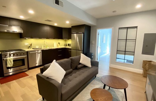 Wilshire Center Apartment | Convenient Downtown LA Hotel with Free Indoor Parking