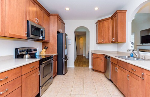 The Commons House | Cozy Getaway at Sunflower Shores with Pool & Ocean View