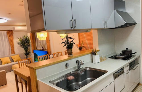 Sumida House | Prime Location with Spa and Free Parking Near Central Park