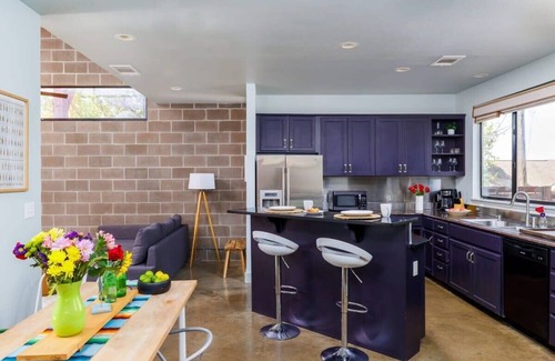 Greater South River City House | Designer’s Dream in Portoro with Free Parking & Breakfast