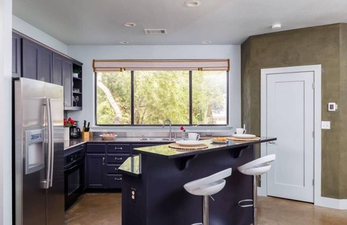 Greater South River City House | Designer’s Dream in Portoro with Free Parking & Breakfast