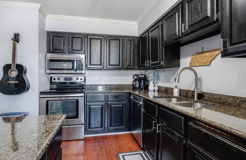 Rutledge Hill House | Prime Location Near Broadway with Free Parking & Pool