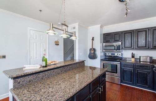 Rutledge Hill House | Prime Location Near Broadway with Free Parking & Pool