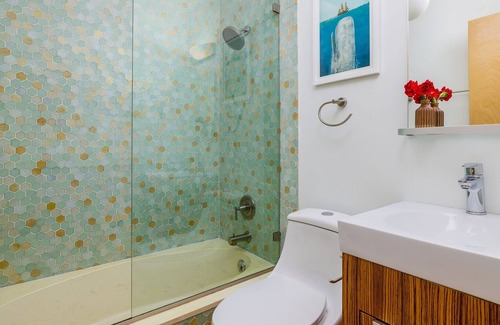Parker Lane House | Convenient 2BR Getaway with Free Parking on East Riverside