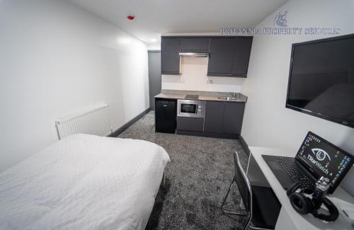 Selly Oak House | Cozy Studios with Free Parking Near City and CQE