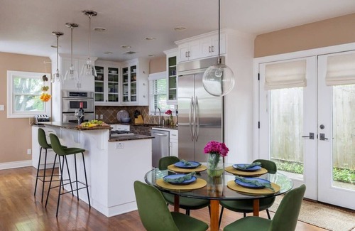 Clarksville House | City Life Bungalow: Pet-Friendly Retreat Near Portoro