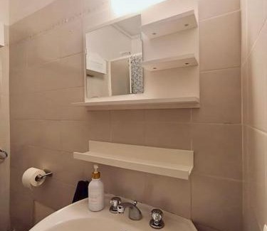 Como Apartment | Free Parking! Lake Como, 5 min to Swiss