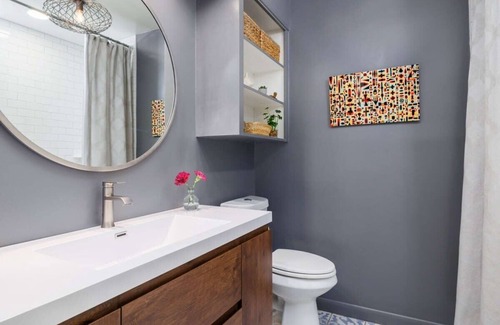 Allandale House | Guest Rated 10/10: Home Office & Free Parking at 5 Pillars