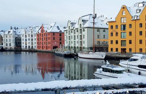 Alesund Apartment | Family-Friendly Hotel with Free Parking in City Center