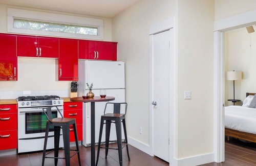 Travis Heights House | Discover Travis Heights | Merlin - Portoro with Free Parking