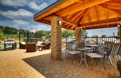 Rock Hill Apartment | Guest Rated 10/10: Free Parking & Wi-Fi with Indoor Pool