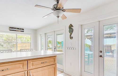 Independence Square House | FREE PERKS INCLUDED!! Seahorse Cottage 4 - GULF FRONT HOUSE!