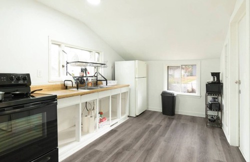 Port Huron Apartment | Comfortable YMCA Stay: Free Gym, Pool & Pet-Friendly Rooms