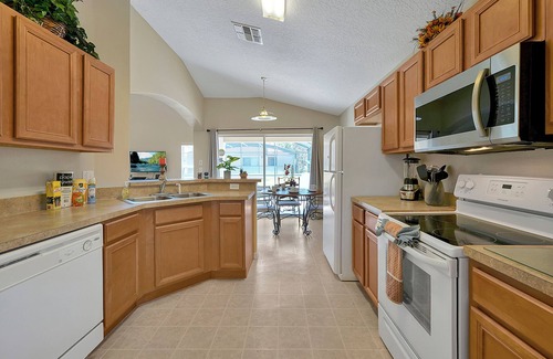 Solana House | Relaxing 5 Bedroom Retreat with Private Pool & Spa Access