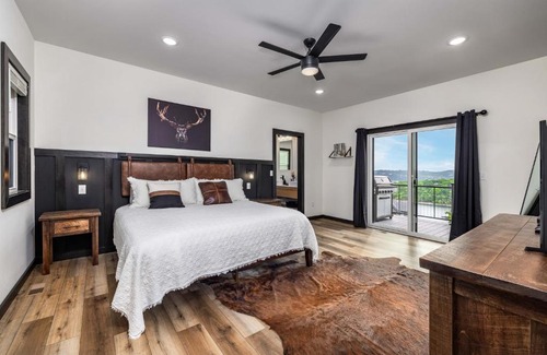 Kimberling City House | Perfect Family Getaway: Mini Golf, Pool & Hot Tubs Await