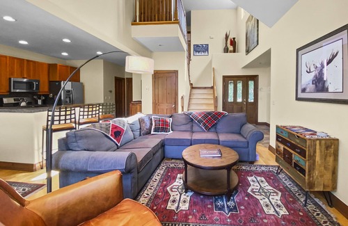 The Highlands House | Discover Adventure with Hot Tub & Mountain Views at Highland Greens