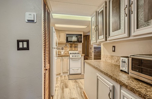 Breckenridge Cabin | Cozy Retreat with Hot Tub, Pool & Free SkyCard Activities