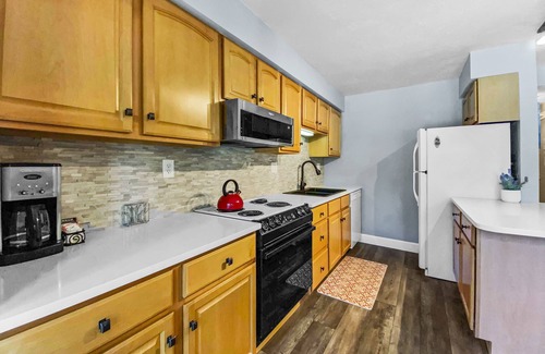 Warrior's Mark Condo | Guest Rated 9.8: Walk to Town, Outdoor Pool & Spa at Inner Circle 3