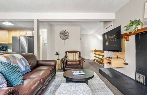 East Kootenay Apartment | Free Spirit | Ski-In/Out | Hot Pools | Toby Chair
