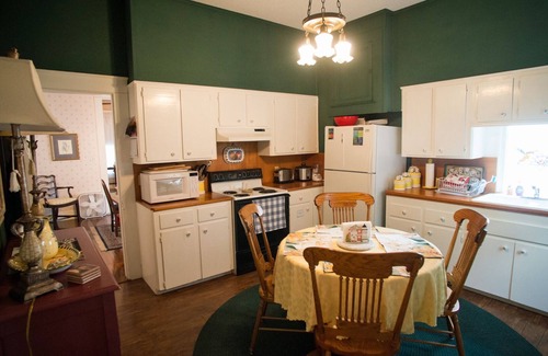 New Braunfels House | Free Tubes & River Access: Vintage Home with Private Deck
