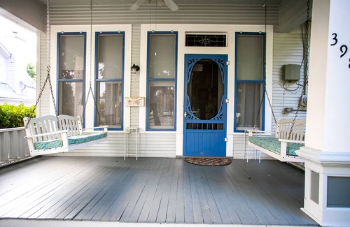 New Braunfels House | Free Tubes & River Access: Vintage Home with Private Deck