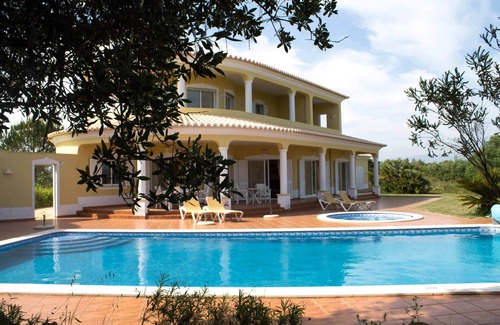 Colinas Verdes Villa | Unforgettable Oceanfront Retreat with Pool & Free Wi-Fi