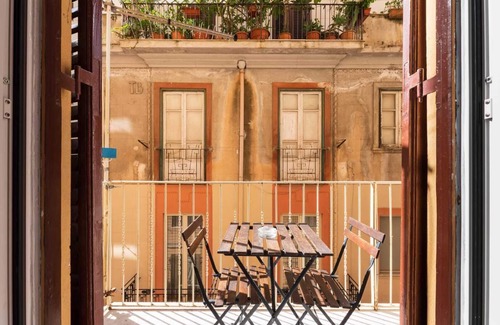 Palermo Apartment | Explore Palermo: Free Wi-Fi & Self Check-in Convenience