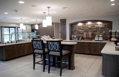 Auburn Hills Condo | Unwind with Free Wi-Fi, Breakfast & Pool Access