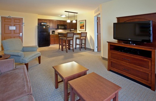 Elkhart Condo | Enjoy Free Breakfast & Wi-Fi with Indoor Pool Access