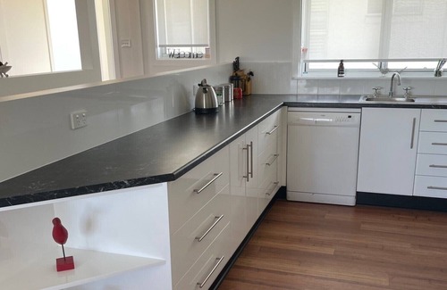 Waterhouse House | Perfect Location with Free Wi-Fi Near Long Beach
