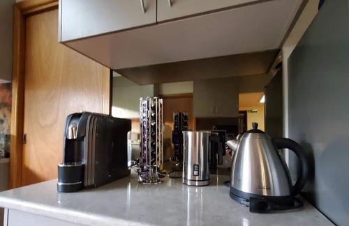 Talbingo House | Tathra of Talbingo: Free Wi-Fi, Netflix & Family-Friendly Stay